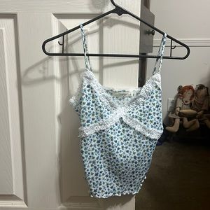 Tiny floral laced tanktop